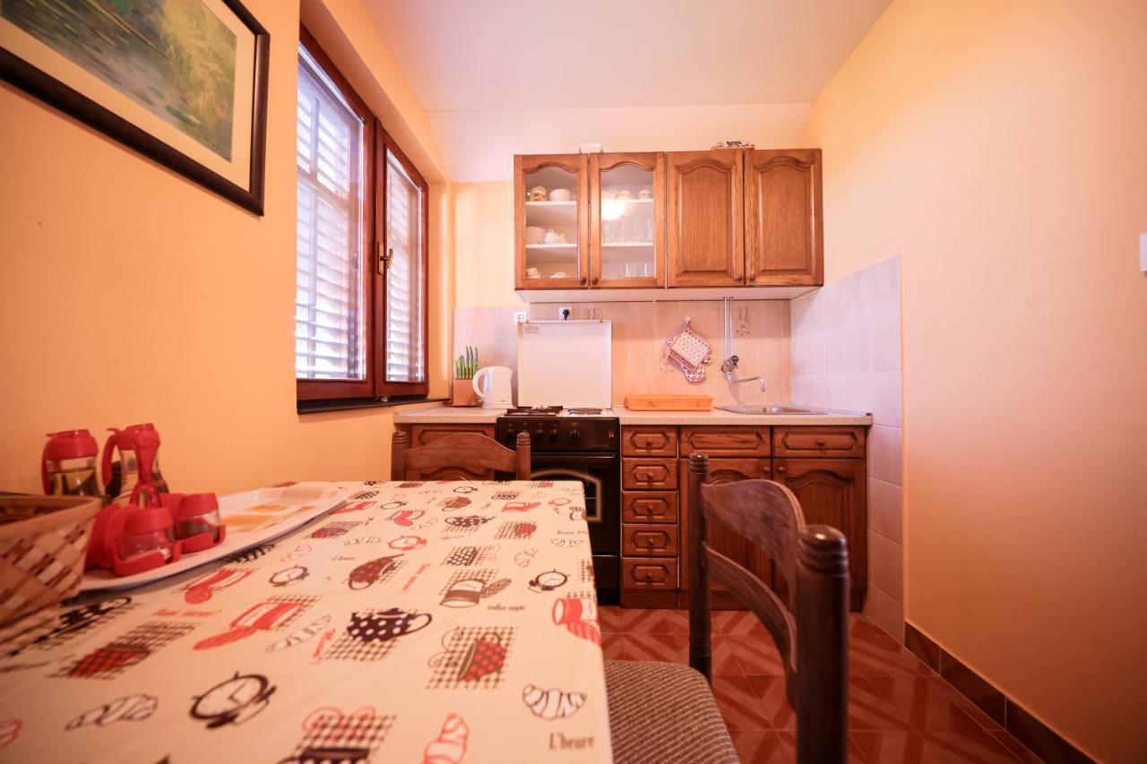 Apartment Ruza Sukošan エクステリア 写真