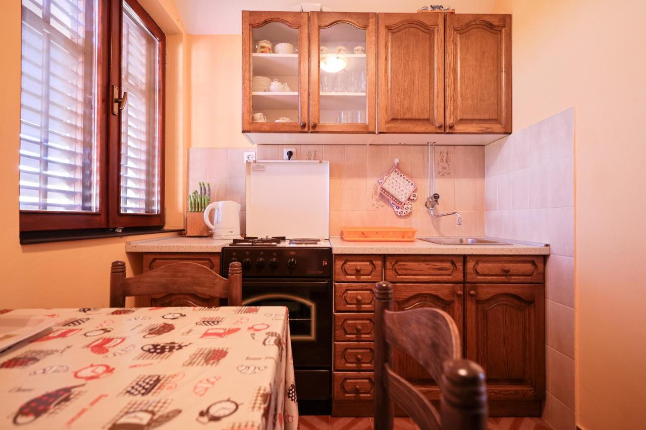 Apartment Ruza Sukošan エクステリア 写真