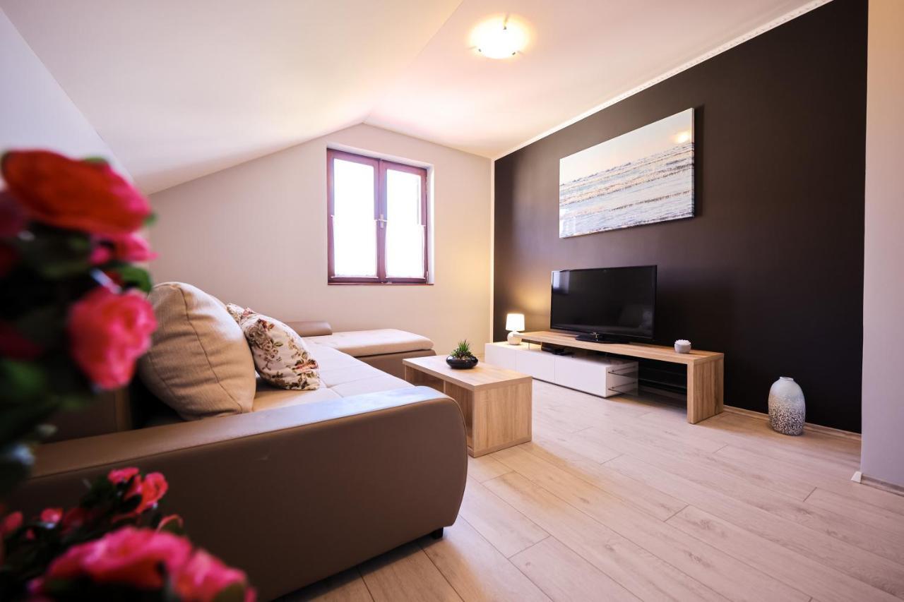 Apartment Ruza Sukošan エクステリア 写真