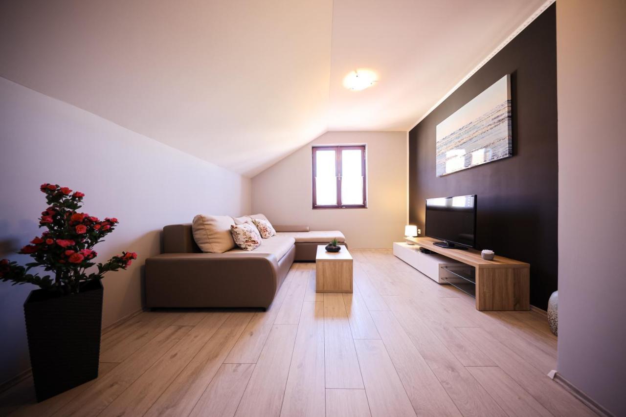 Apartment Ruza Sukošan エクステリア 写真