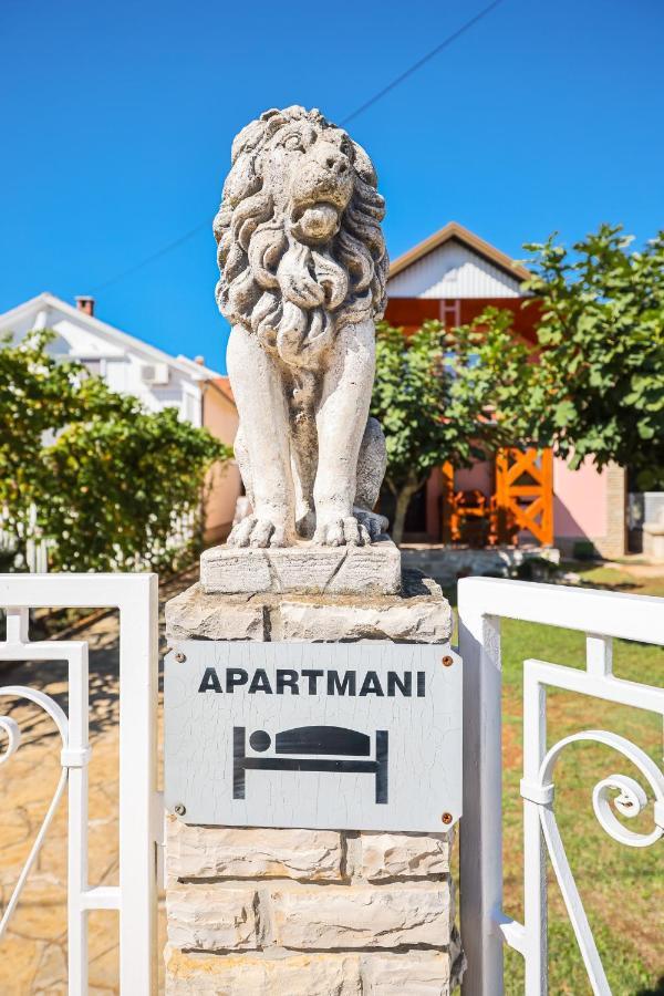 Apartment Ruza Sukošan エクステリア 写真